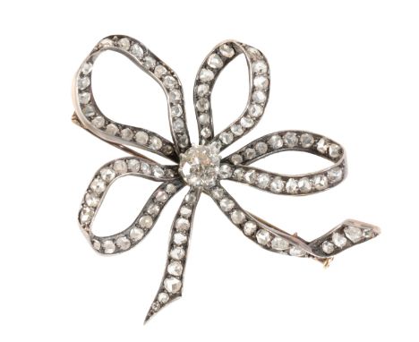 A VICTORIAN DIAMOND BOW BROOCH, the centre brilliant-cut diamond, approx 1.00ct claw-set within an openwork of unmarked white