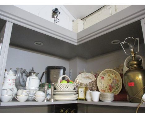 A mixed lot to include a brushed brass lamp with shade, a runner and mixed glass and ceramics, together with a Taylor & Bligh