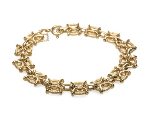 18CT GOLD BRACELET, circle and oval link, stamped '750', 13.2gmsProvenance: Torfaen County Borough Comments: good overall, cl