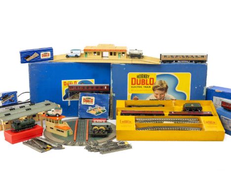 HORNBY DUBLO OO GAUGE COLLECTION OF PASSENGER TRAIN SETS AND ACCESSORIES, 'Duchess of Montrose' 30012 set, locomotive, two ca