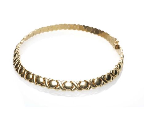 18KT GOLD NECKLACE, of circle and X alternating design, integrated box link clasp, 41.5cms long, 36.0gmsProvenance: Torfaen C