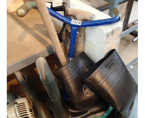 Collection of mixed gardening tools including two pair wellington size 10 and size 5. Not available for in-house P&amp;P, con