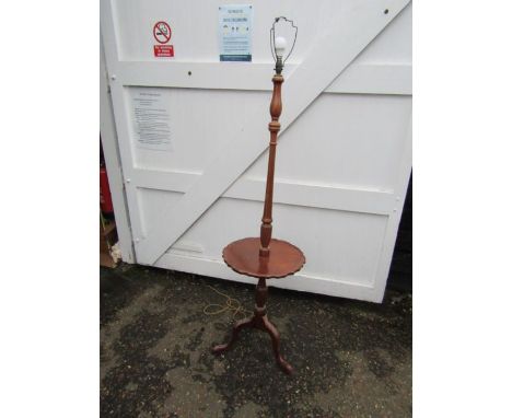 Floor lamp with piecrust table top