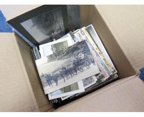 Vintage & modern, original general mixture in box, better noted   (approx 450 cards)