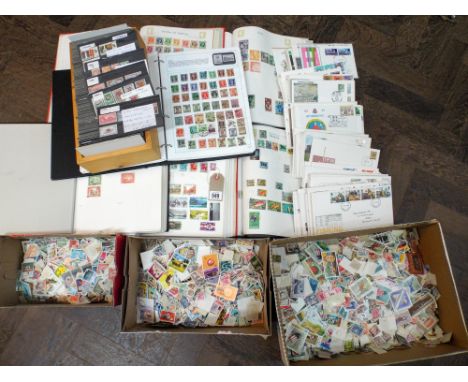 Wooden box containing 500 sets of world stamps, Stanley Gibbons catalogue price £750, together with six albums of world and B