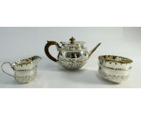 Victorian silver bachelor's tea service, 9.5 troy oz approx   teapot has repair to the wooden handle, otherwise three pieces 