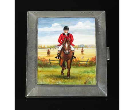 A George V silver and enamel cigarette case. With hunting scene to the front and engine turned engraving. Assayed Birmingham 