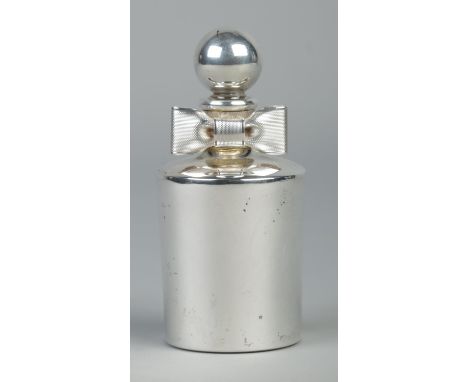A Penhaligon's silver scent bottle. With bow decoration and engine turned engraving to neck. London import marks, 1995. Heigh