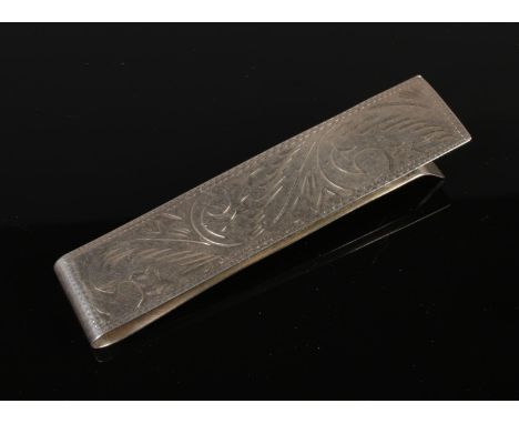 A silver money clip stamped 925.15.22g