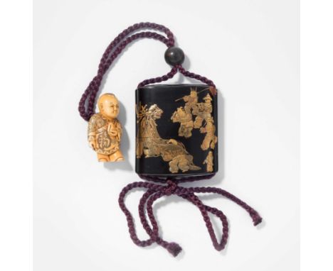 Karako-InrôJapan, 19. Jh. Vierteilig. Gold und Silber Takamaki-e, tlw. mit zarten Farbdetails, auf roiro Grund. Sogenannter "