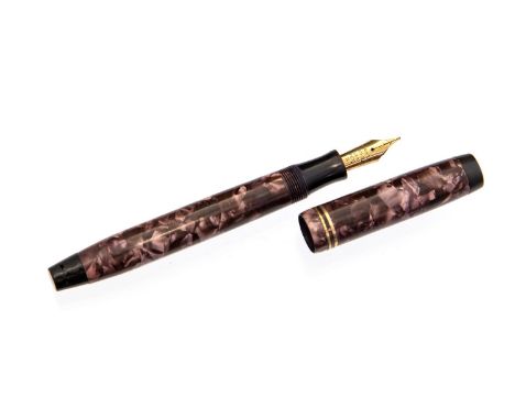 Parker Duofold fountain pen, maroon pearl, lacking clip, 14 carat gold nib, button filler, 