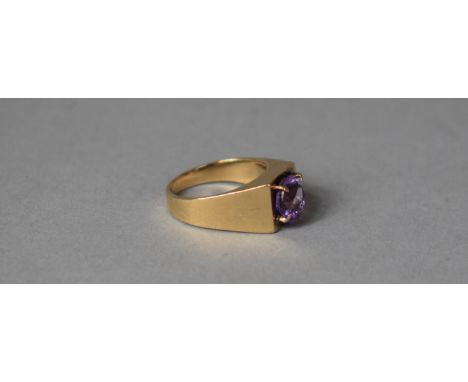 A 9ct Gold and Amethyst (Chipped) Dress Ring, 4.7g Size N 