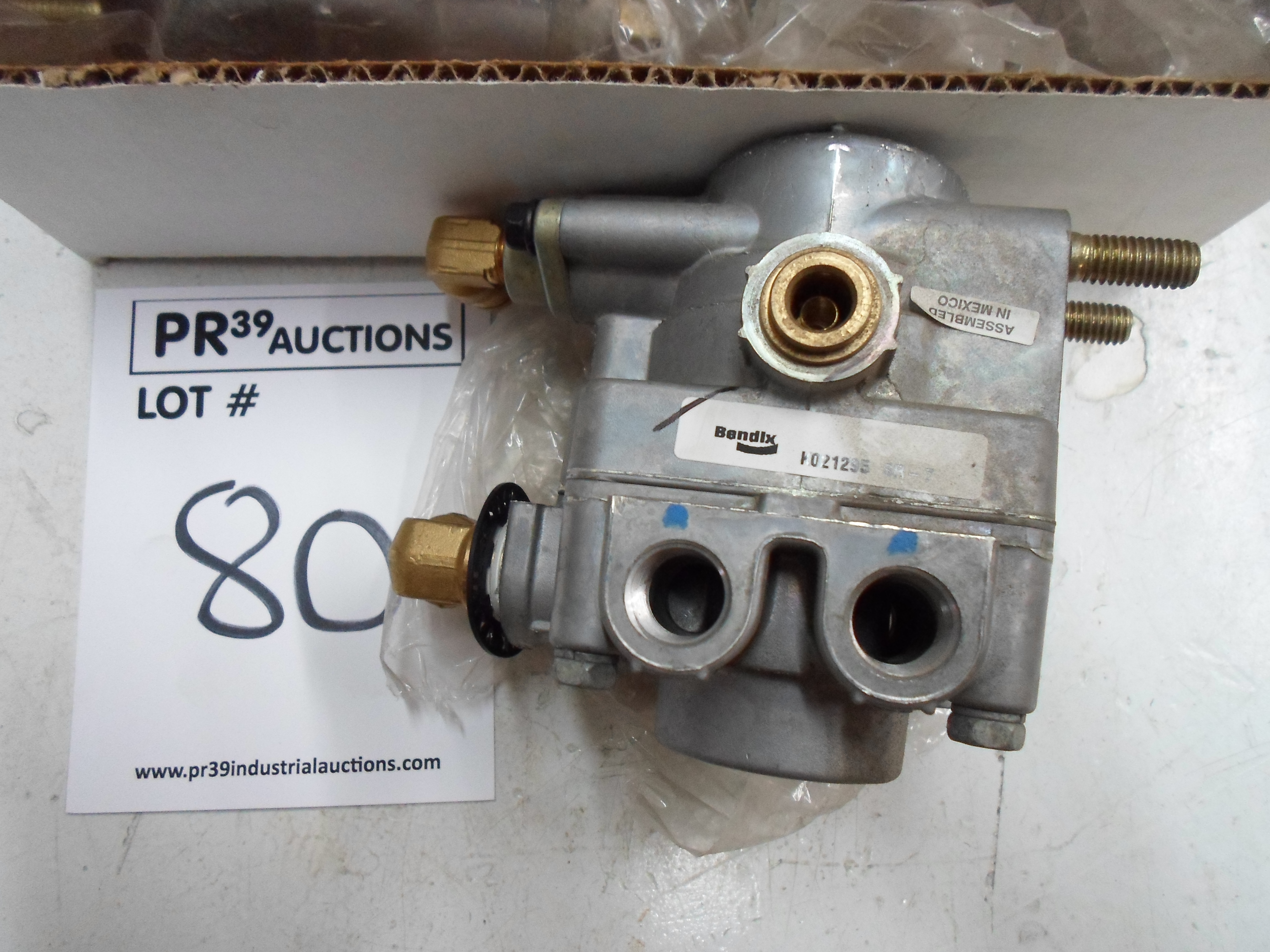 NEW LOT OF THREE BENDIX AIR BRAKE VALVE K021295 SR7