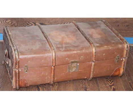 VINTAGE TRAVEL TRUNK