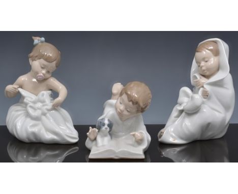 Nao figure of a boy with a puppy, 19cm and two Nao bath time figures (3).