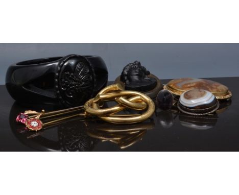Victorian style "Jet" pendant, two agate brooches, a knot brooch, French bangle, tie pins etc.