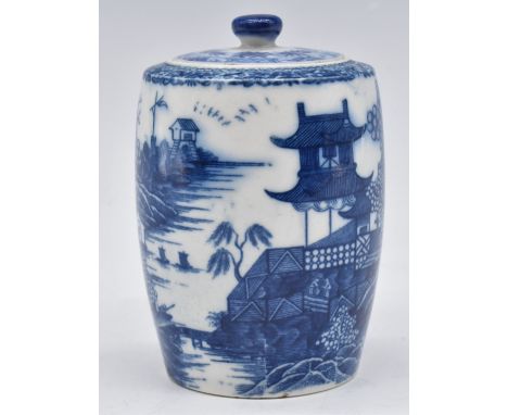Caughley blue and white covered tea canister or caddy, H12cm