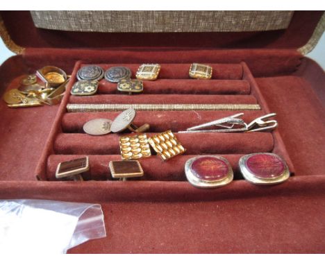 Two pairs of Chinese gold cufflinks, 9ct gold signet ring, 14ct gold tie clip and a quantity of other cufflinks and tie clips