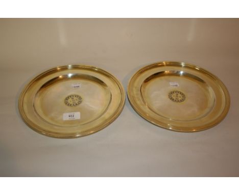 Pair of George IV circular silver gilt alms dishes, London 1824, maker R. Sibley, 9.5ins diameter