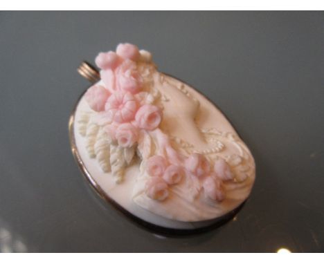 Good quality 19th Century oval cameo portrait brooch
