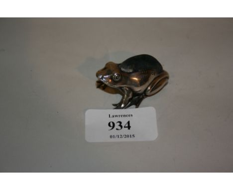 Edwardian silver pin cushion in the form of a frog, Birmingham 1907, maker C.S.F.S., 1.75ins long