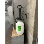 CHAPIN 3-Gallon Stand n Spray w/ extended pump and handle