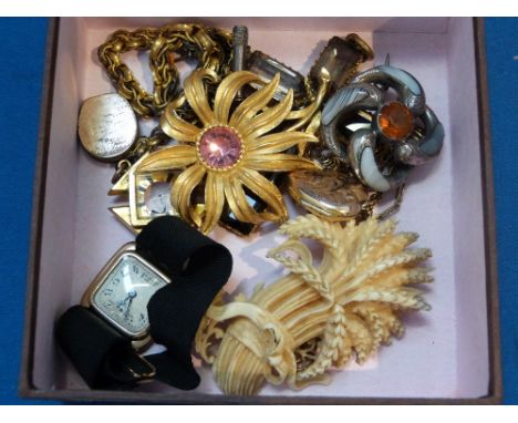A small selection of jewellery including a 9ct gold compass pendant,  brooch modelled as a wheat sheaf, Celtic knot brooch, y