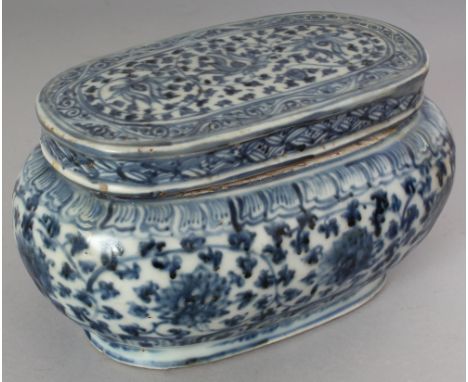 A RARE 15TH/16TH CENTURY CHINESE MING DYNASTY ISLAMIC MARKET BLUE & WHITE PORCELAIN PEN BOX, unusually still retaining its or