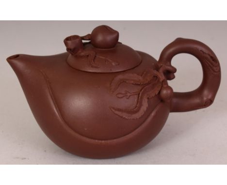 A CHINESE YIXING PEACH FORM POTTERY TEAPOT & COVER, together with a fitted box, the underside of the cover, the base and the 
