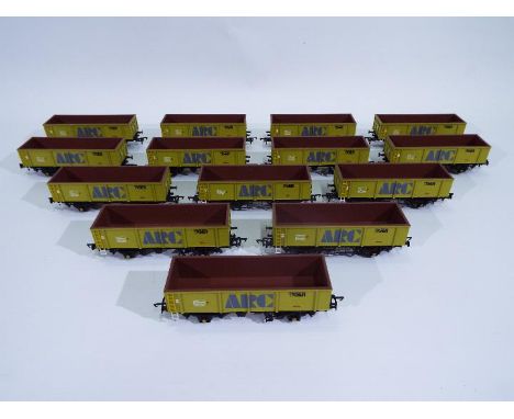 Bachmann - 14 x unboxed 00 gauge wagons, # 37552 PNA 46 T Open Box Mineral wagons in green ARC livery. They appear in Near Mi