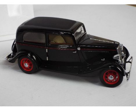 Franklin Mint - A boxed 1:24 scale John Dillinger's 1933 Ford Deluxe by Franklin Mint . The model appears to be in Mint condi