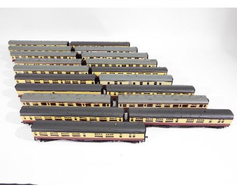 Bachmann - 19 x unboxed 00 gauge coaches in BR crimson &amp; cream including # 39252 Mk1 Restaurant Car, # 39127 Mk1 Corridor