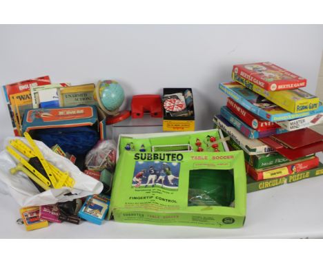 Whitman - Spears - Invicta - Zodiac - Plastech - A collection of vintage games and puzzles including Subbuteo, Table Skittles