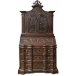 Schreibschrank Piemont, 1. Viertel 18. Jh. Auf Winkelfüßen, dreischubiger, zweifach ausgebauchter