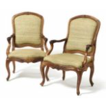 Paar Barock-Fauteuils Norditalien, 2. H. 18. Jh. Auf geschwungenen Beinen und geschweifter Zarge mit