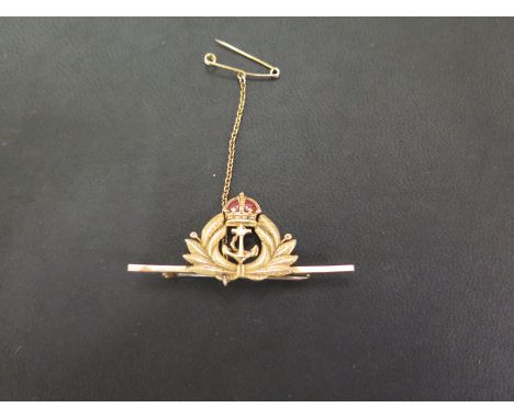 A World War II Royal Navy 9ct gold sweetheart brooch depicting laurel surrounding anchor, surmounted by enamel crown - Weight