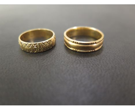 Two textured full-circle band rings - Both with marks indicating 18ct gold - Ring sizes J1/2 and M - Weight approx 8.2gms
Con