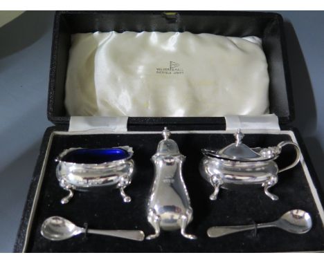 A Walker and Hall silver cruet set comprising of salt, pepper and mustard with spoons in presentation case, Birmingham 1953 -