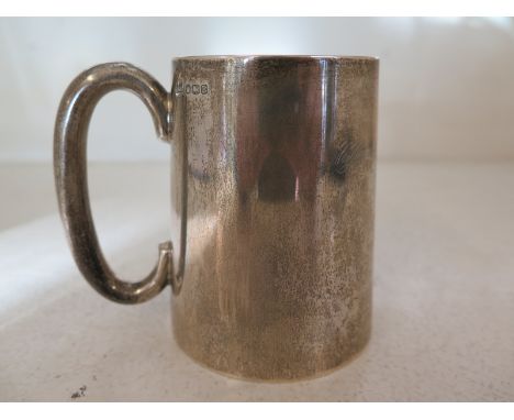 A silver hallmarked tankard hallmarked for Walker and Hall, Sheffield 1944-45, engraved to front - Weight approx. 6.5 troy oz