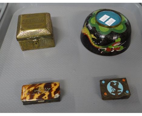 Small collection of boxes to include: tortoiseshell lidded snuff box with inlaid detail, an Egyptian design vesta case with e