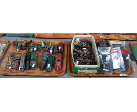 Tray of vintage diecast model vehicles to include: racing cars, trucks, cannon, tinplate tractor, Dinky planes together with 