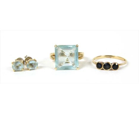 A gold single stone aquamarine ring, with an emerald cut aquamarine, approximately 13.0 x 12.5 x 5.0mm, claw set to a plain s