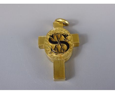 An Antique 9 ct Yellow Gold and Enamel Memorial Cross Pendant. The pendant having initials to front and inscribed "In Memoria