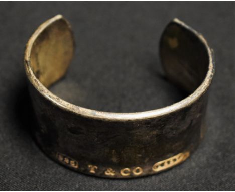 A Tiffany style silver cuff bangle, marked 925, with soft pouch