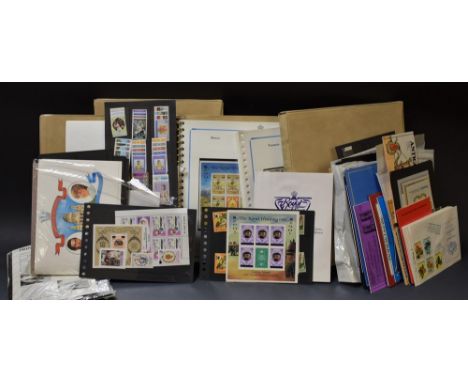 ** Stamp / stamps British Commonwealth extensive collection and accumulation of UMM QEII stamps in the fine condition.  There