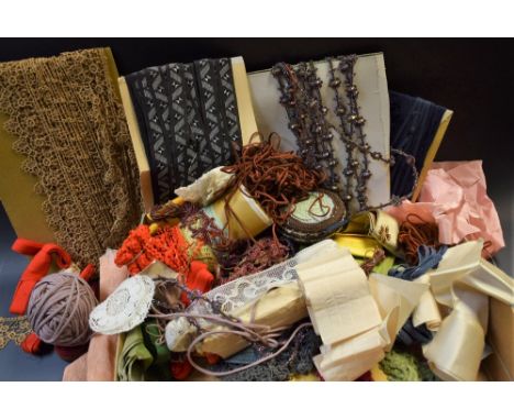 Textiles - various lace, trimmings, etc