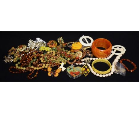 Costume Jewellery - an assortment of 1950s and later plastic jewellery, a novelty comical duck brooch, simulated amber effect