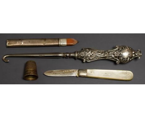 A mother of pearl silver blade penknife; a button hook; a pencil; a thimble (4)