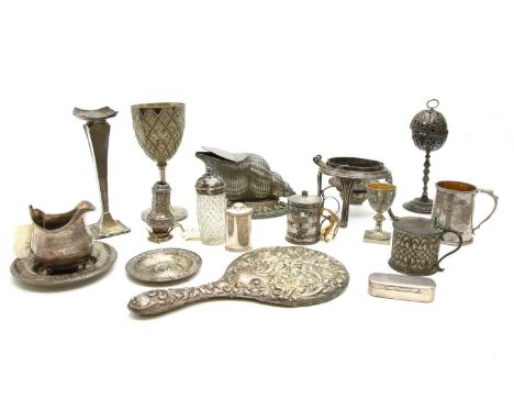 A collection of silver and silver plate, to include a Victorian snuff box by Edward Smith, Birmingham 1853, a silver pepperet