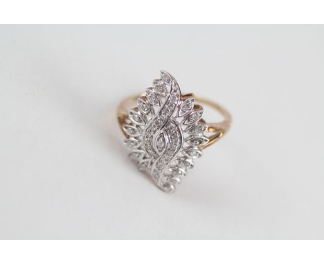 9ct gold diamond dress ring (3.2g) ring size P